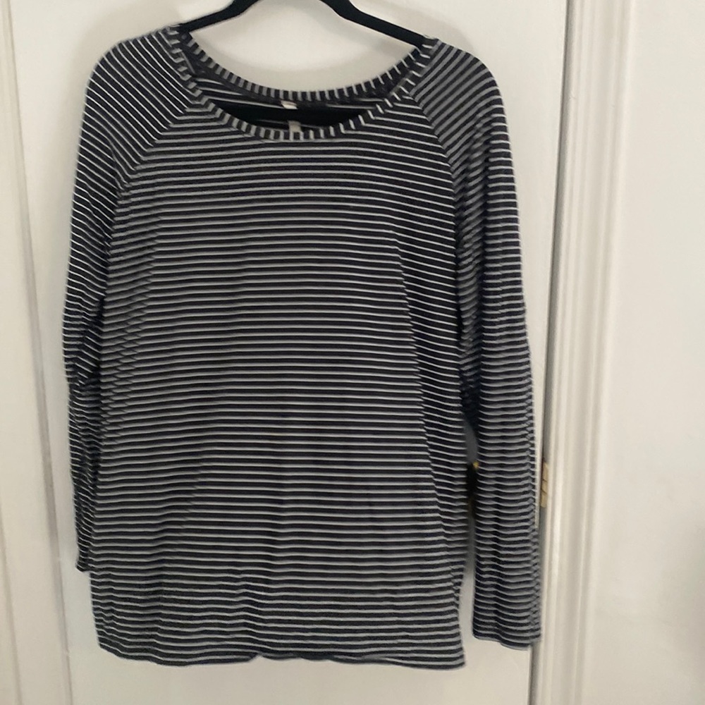 Gently worn lululemon long sleeve shirt size 12